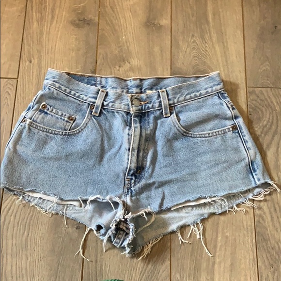 Levi shorts size 28 - Picture 2 of 3